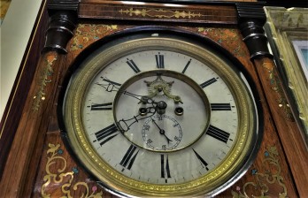 Русские настенные часы с боем в палисандровом наборном корпусе